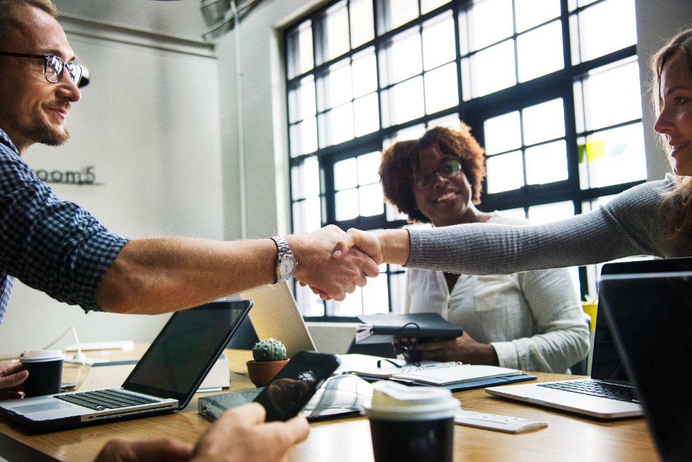 Oportunidades de emprego: áreas com alta demanda atual