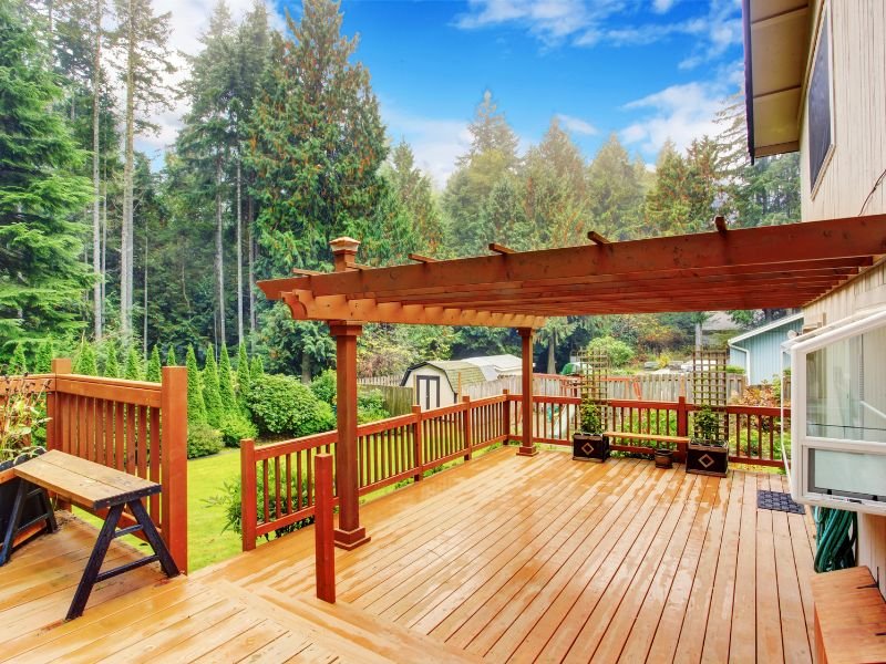 Casas com decks elevados: segurança é prioridade