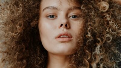 7 Dicas para Cuidar dos Fios Cacheados e Crespos